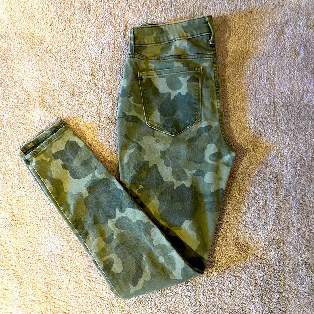 Camo skinny jeans